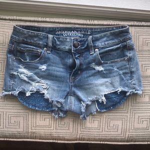 AMERICAN EAGLE DISTRESSED SHORTS